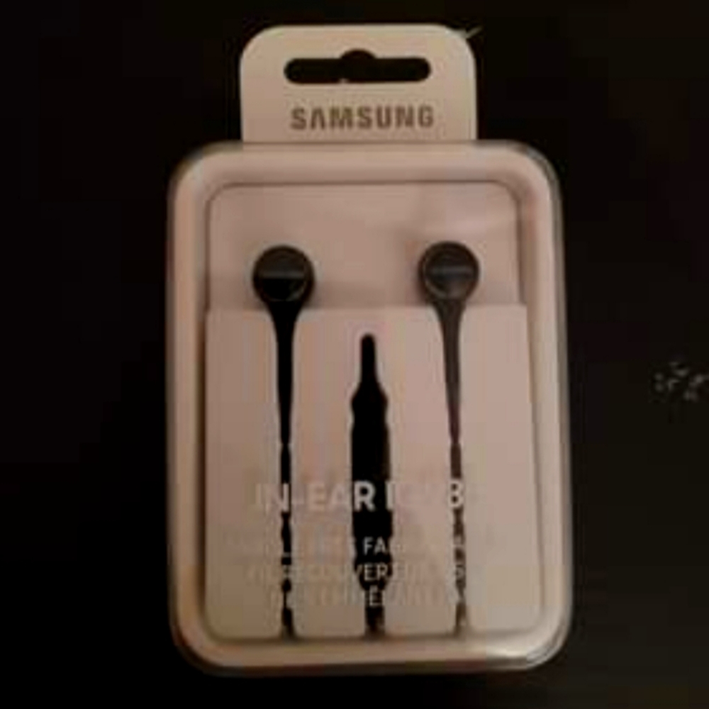 Wired ear buds